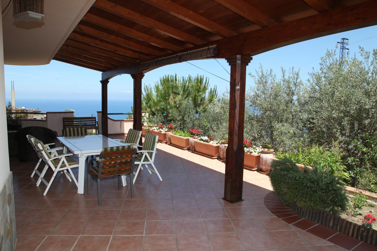 Bed and breakfast La Collina Capo dʼOrlando Extérieur photo
